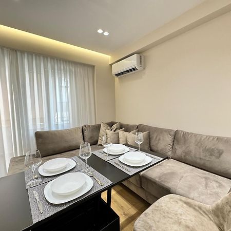 E&R Apartments At Myslym Shyri Тирана Екстер'єр фото