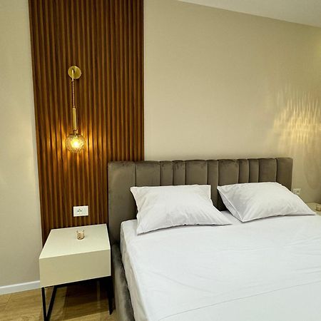 E&R Apartments At Myslym Shyri Тирана Екстер'єр фото