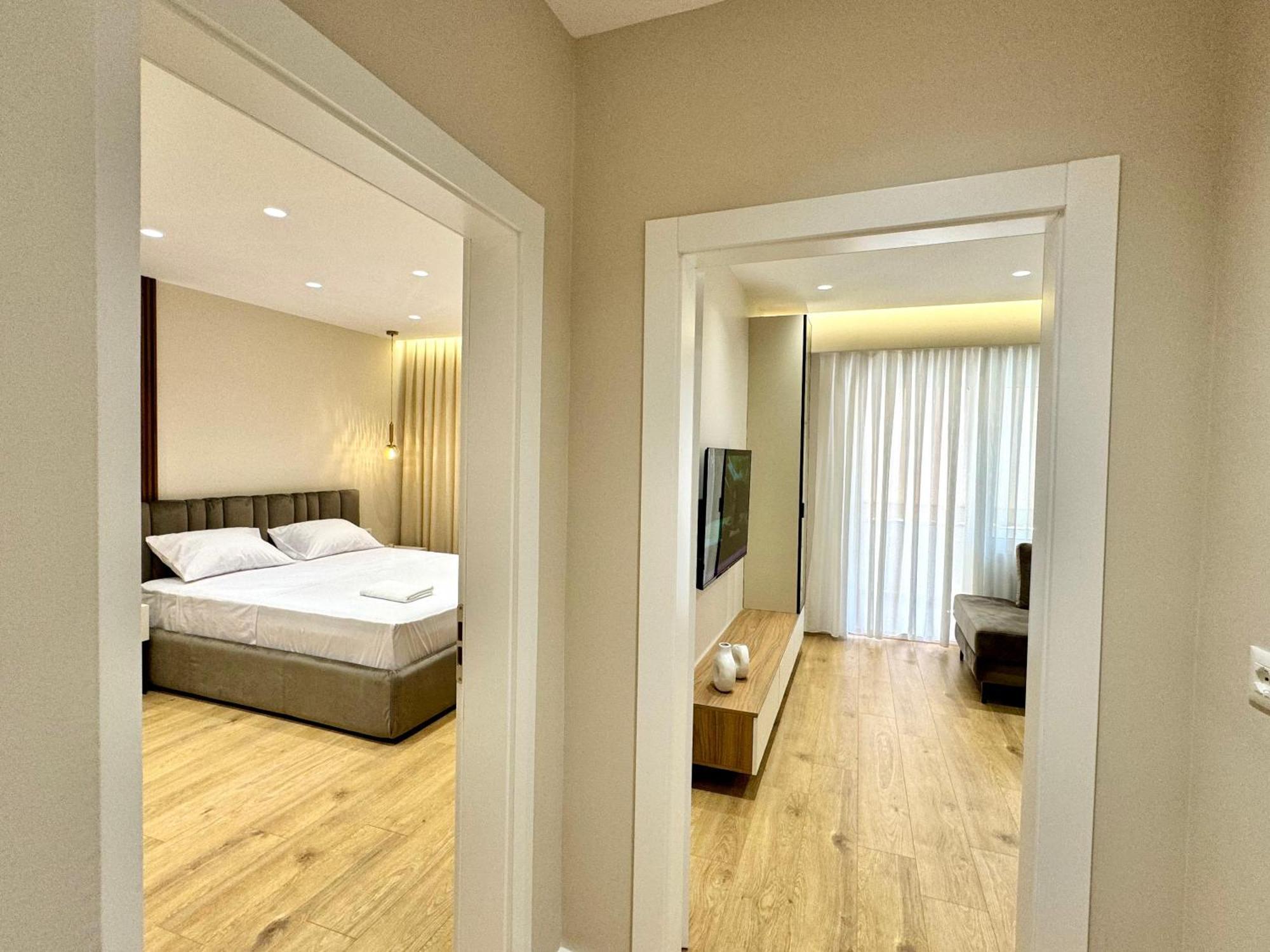 E&R Apartments At Myslym Shyri Тирана Екстер'єр фото
