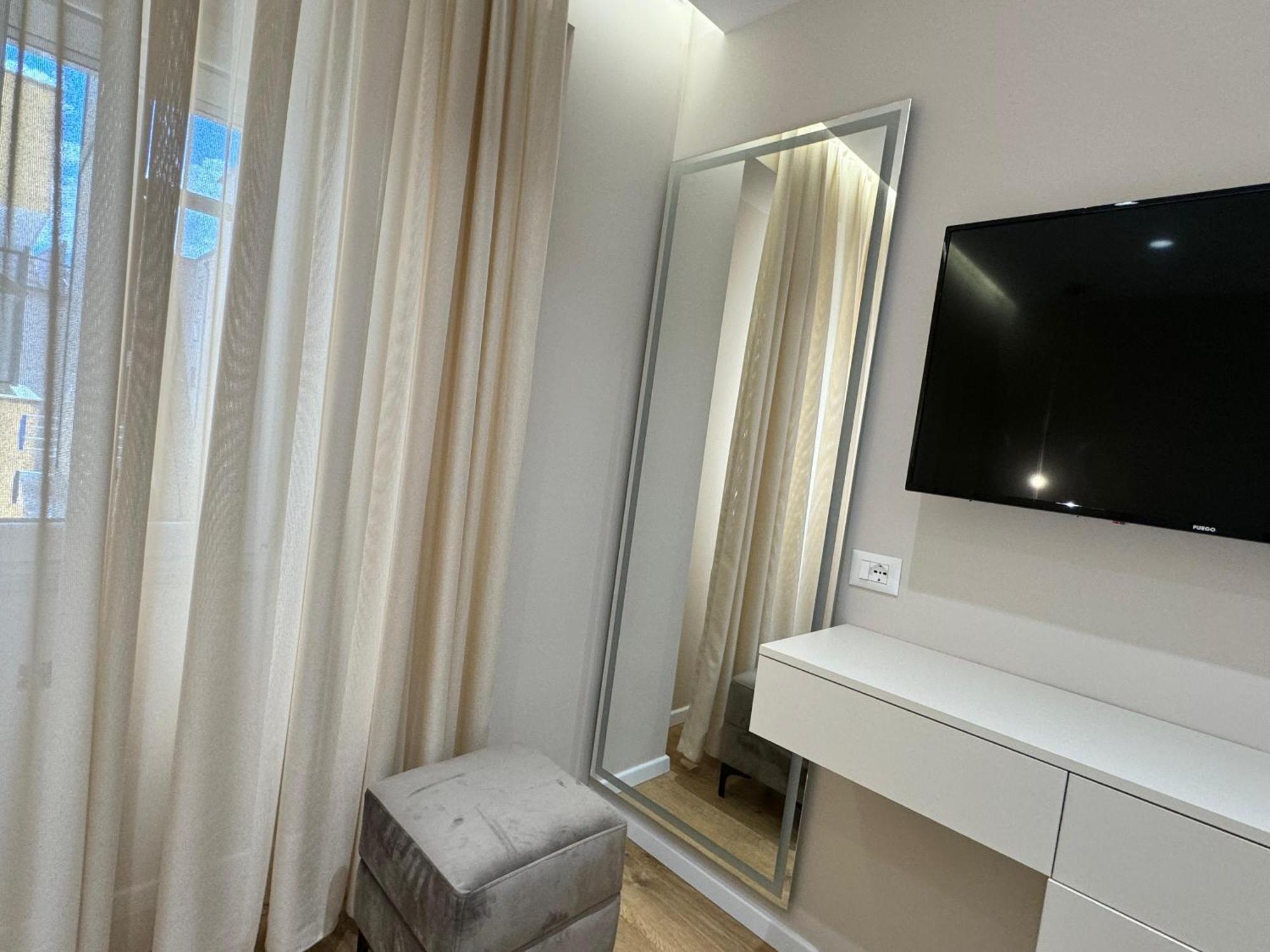E&R Apartments At Myslym Shyri Тирана Екстер'єр фото