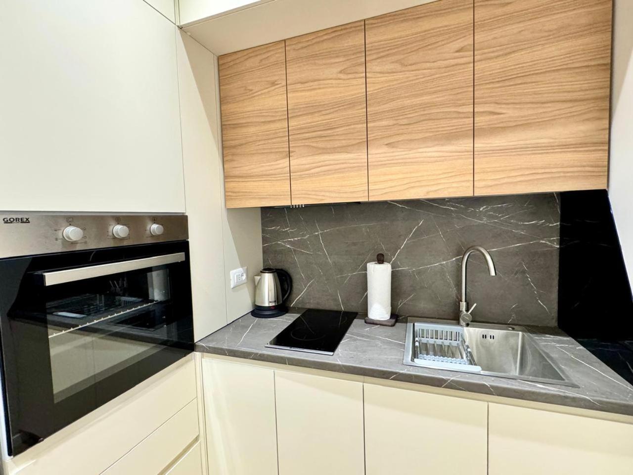 E&R Apartments At Myslym Shyri Тирана Екстер'єр фото