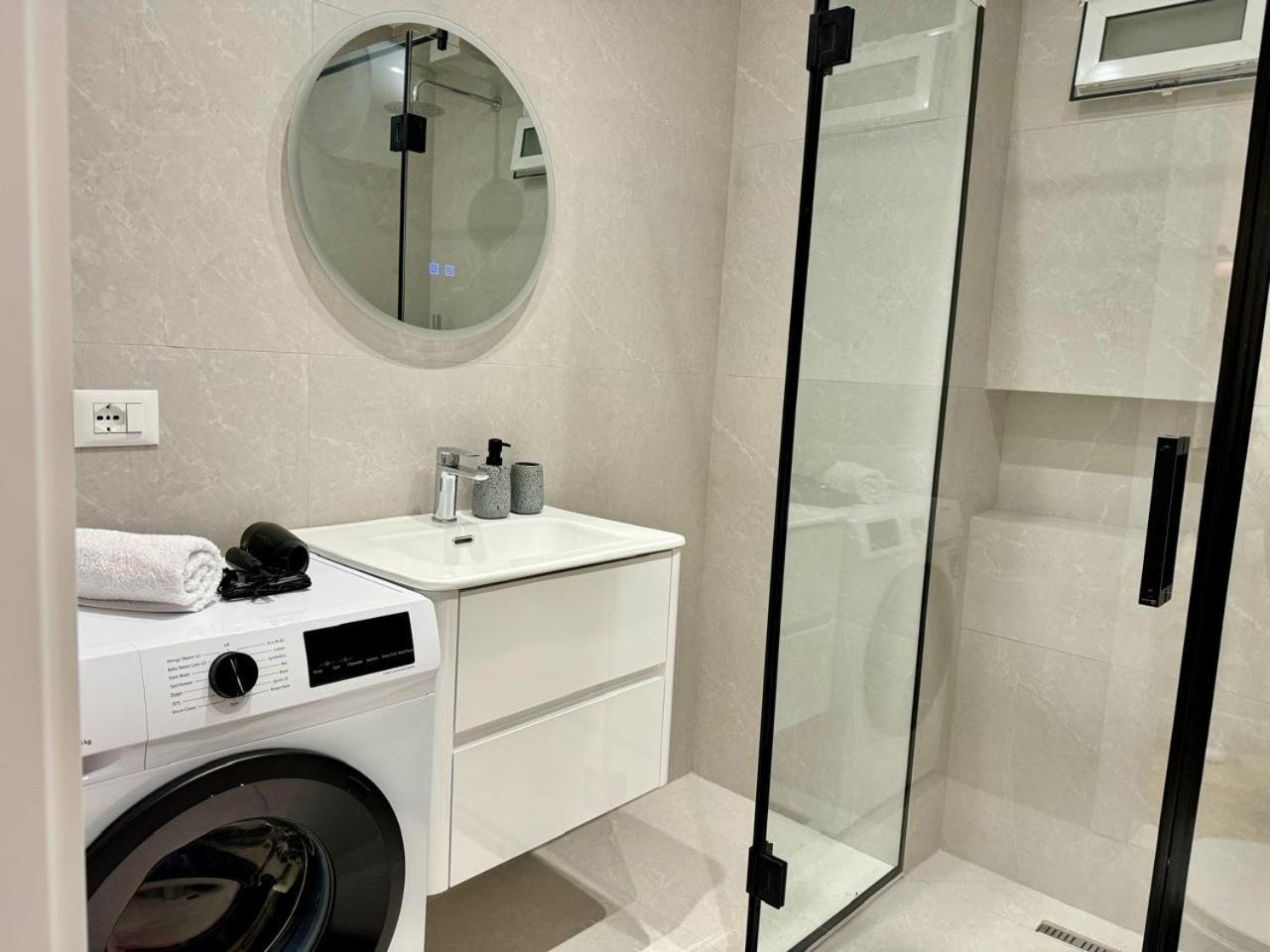 E&R Apartments At Myslym Shyri Тирана Екстер'єр фото