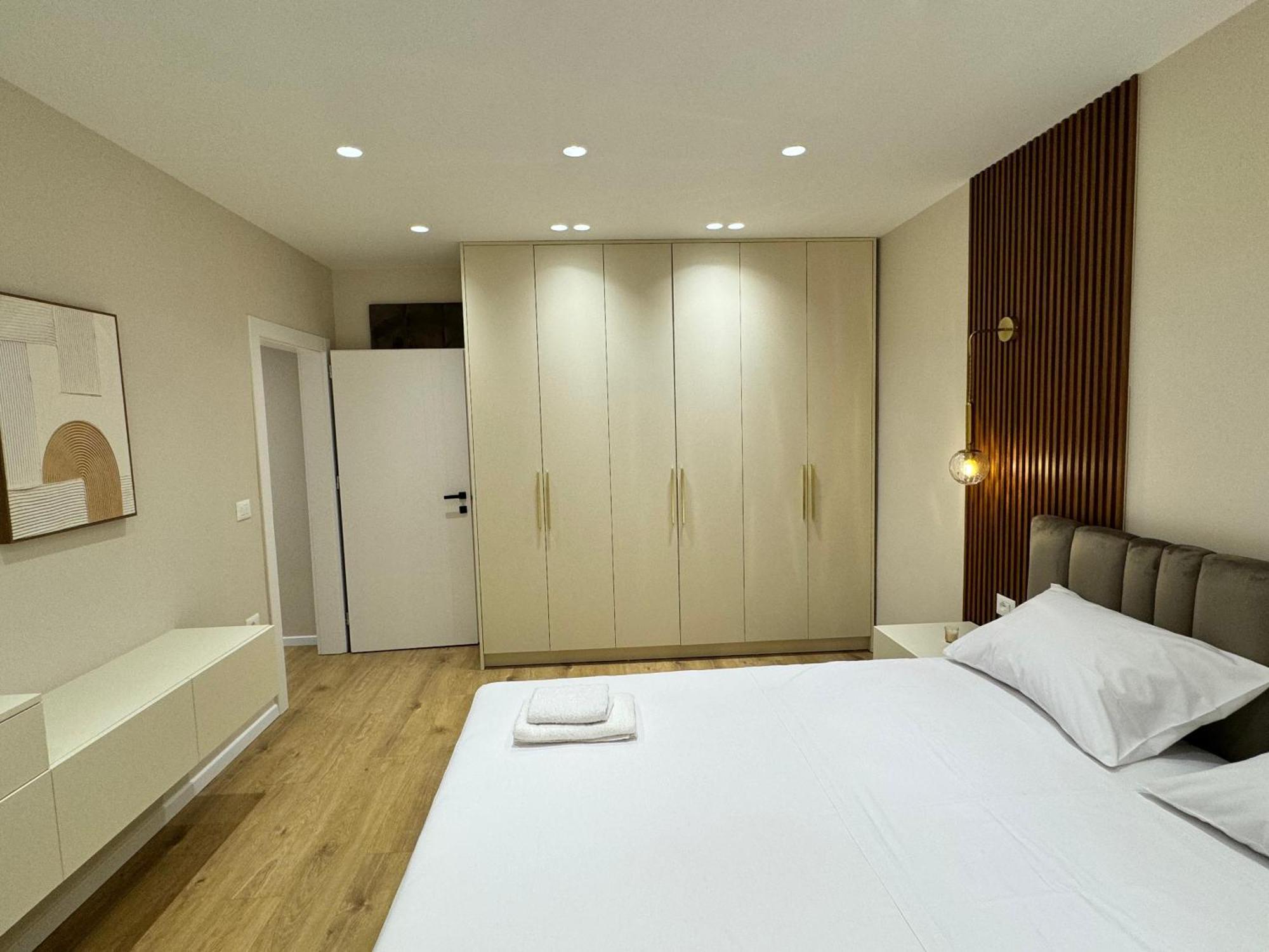 E&R Apartments At Myslym Shyri Тирана Екстер'єр фото