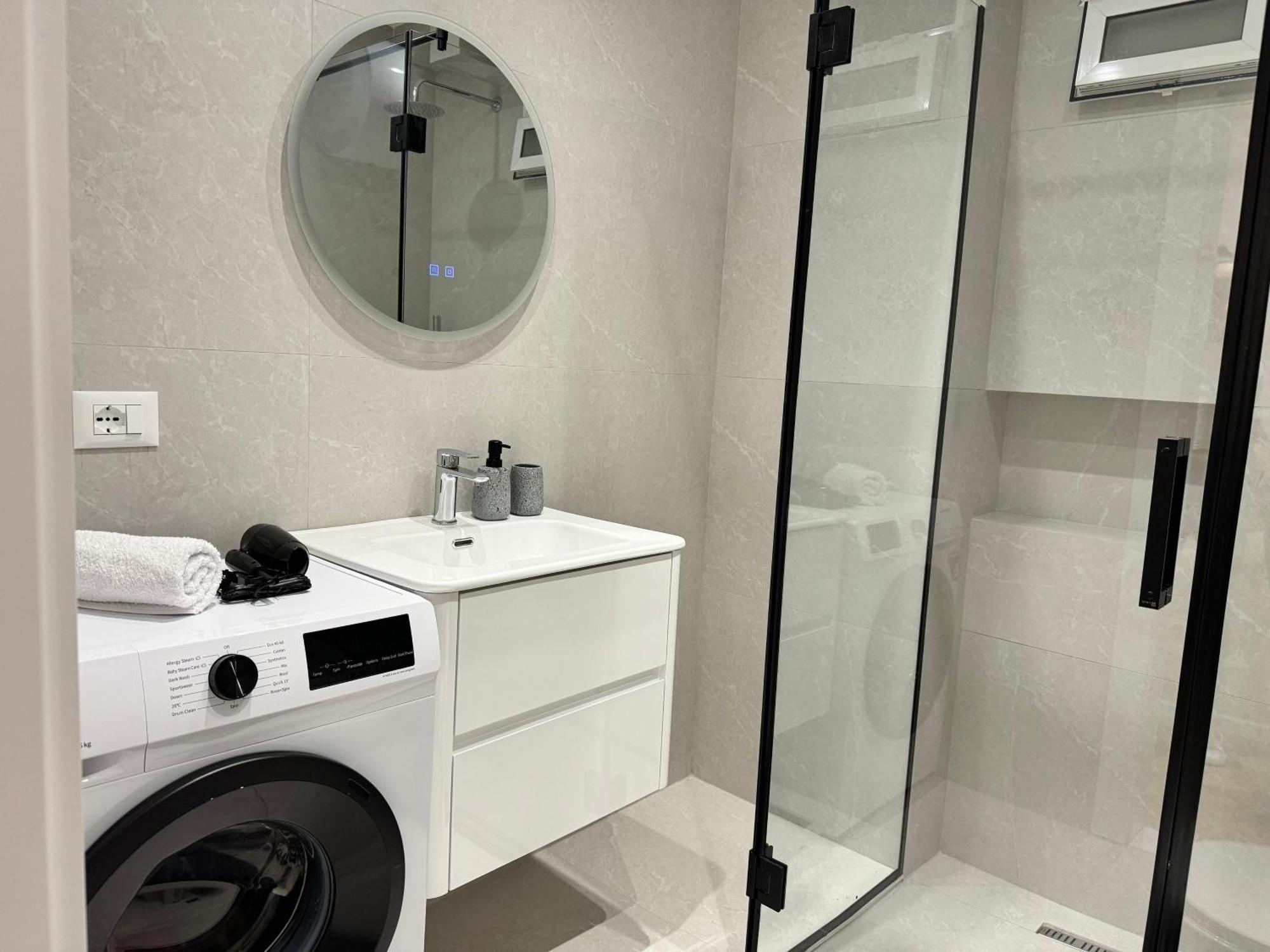 E&R Apartments At Myslym Shyri Тирана Екстер'єр фото