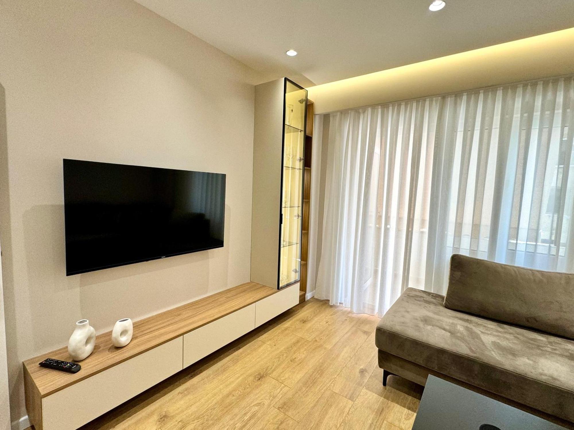 E&R Apartments At Myslym Shyri Тирана Екстер'єр фото