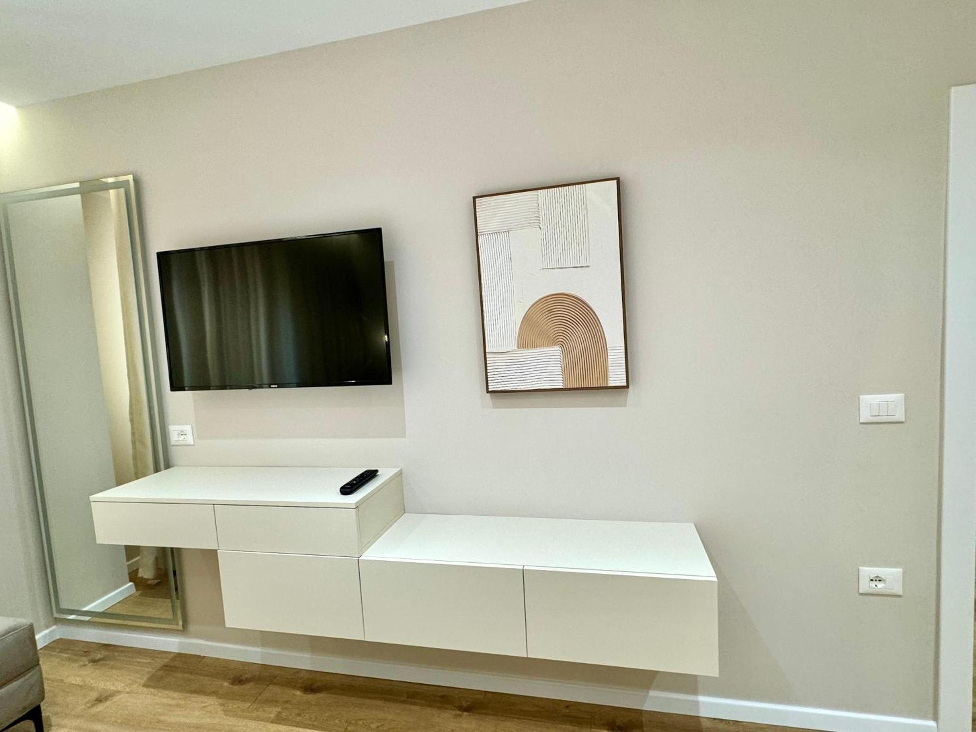 E&R Apartments At Myslym Shyri Тирана Екстер'єр фото