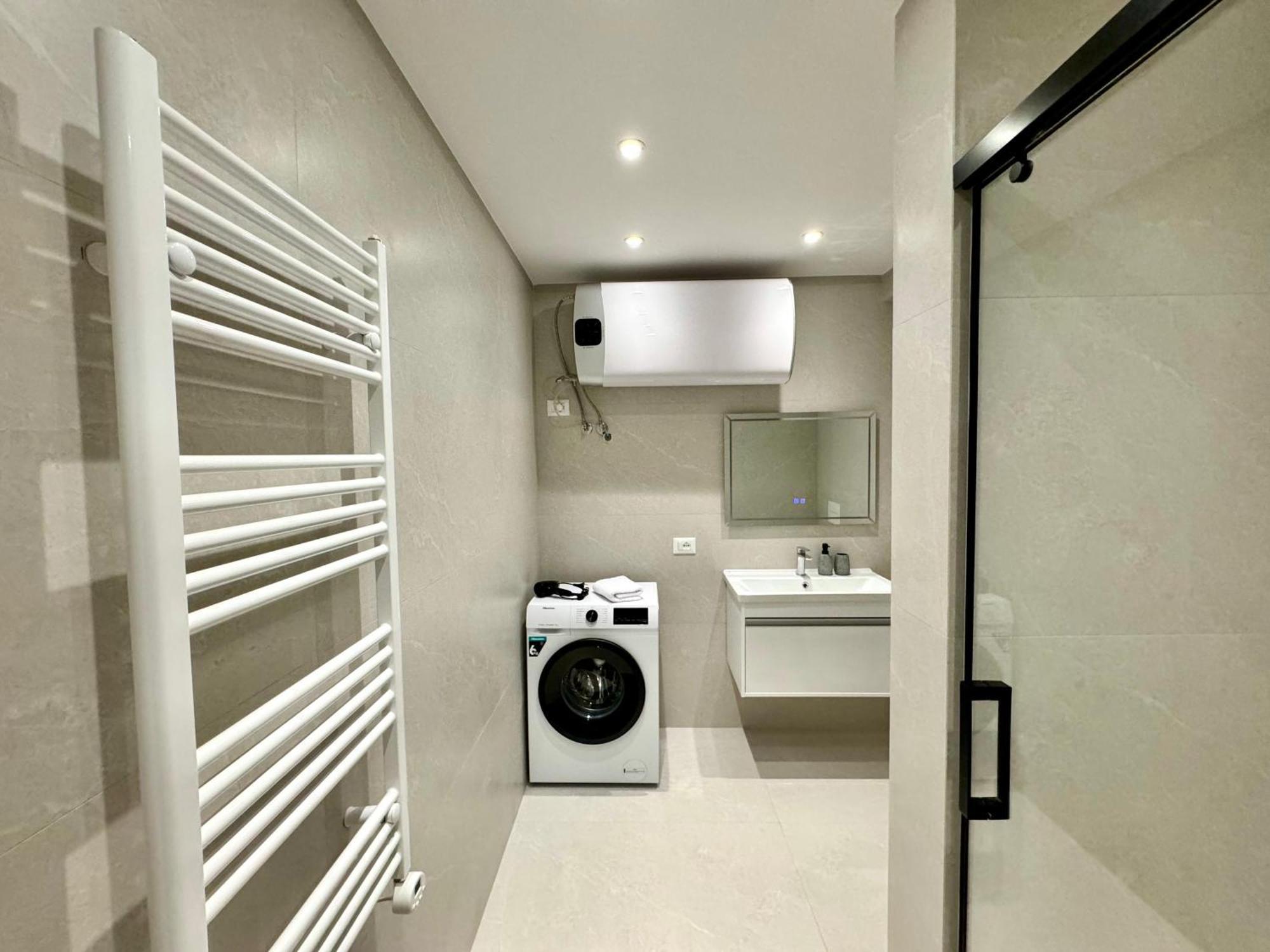E&R Apartments At Myslym Shyri Тирана Екстер'єр фото